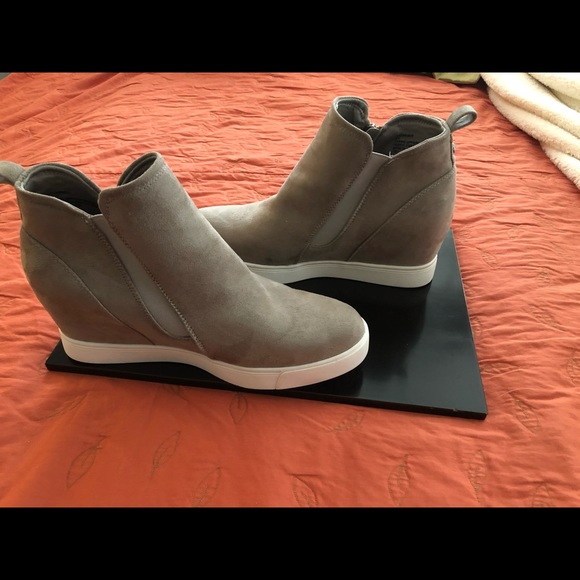 NWT*ANNE KLEIN TAN SUEDE SPORT HIDDEN HEEL BOOTIES/SHOES*9.5*NEVER WORN*MSRP$109 - Picture 5 of 6